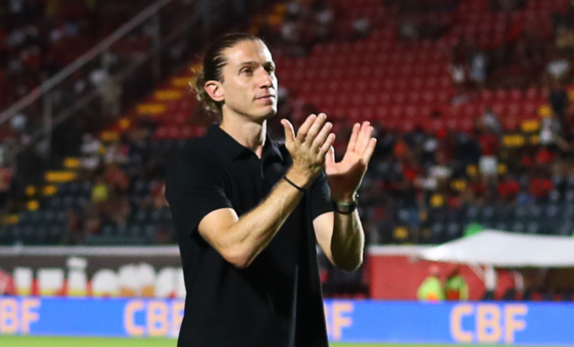 Escalação do Flamengo: Filipe Luís confirma time para confronto direto com Palmeiras