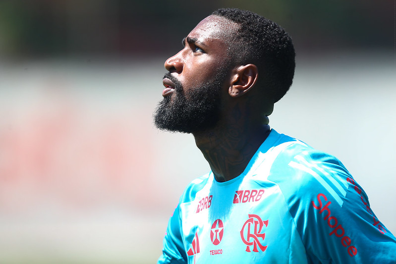 Flamengo solta esclarecimento em meio a notícias sobre futuro de Gerson
