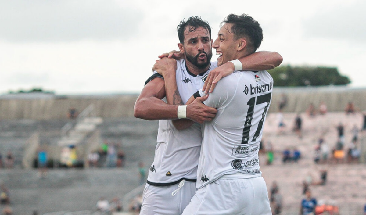 henrique dourado comemora gol no botafogo pb