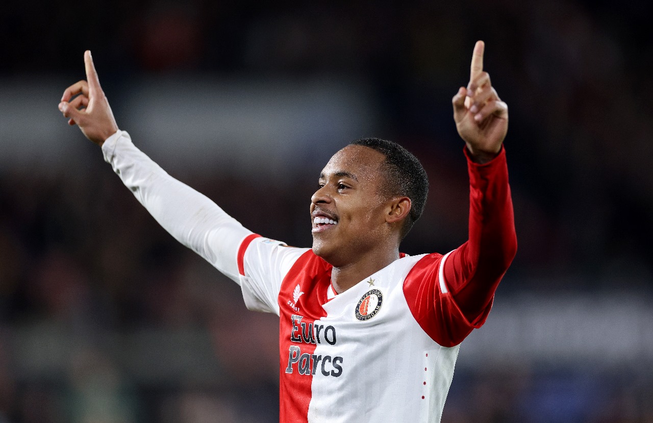 Igor Paixão, do Feyenoord, volta a citar amor pelo Flamengo e revela raízes rubro-negras