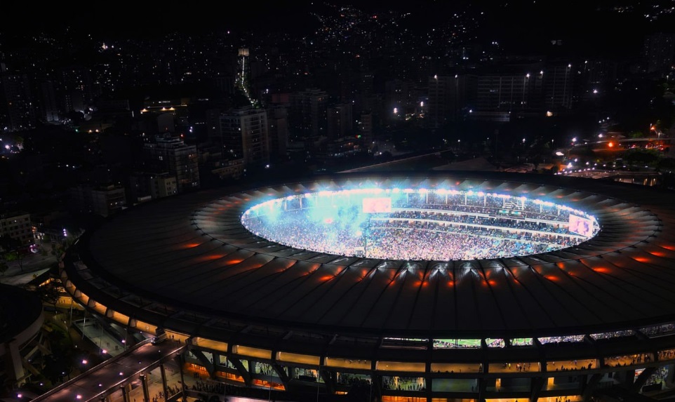 Maracanã faz 75 anos com Flamengo longe, mas recebe homenagens de ídolos rubro-negros