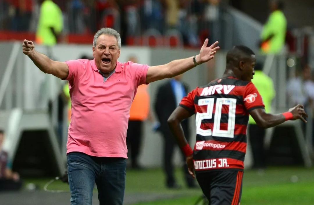Barbieri lembra ameaça de Abel Braga a Vini Jr: 'Porrada nele'