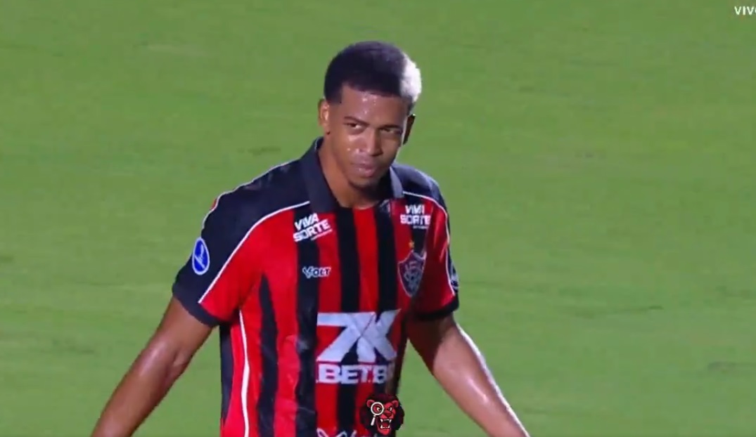 Carlinhos deve deixar Vitória para trabalhar com ex-Flamengo na Série B