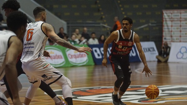 FlaBasquete volta a vencer Caxias e avança às quartas do NBB