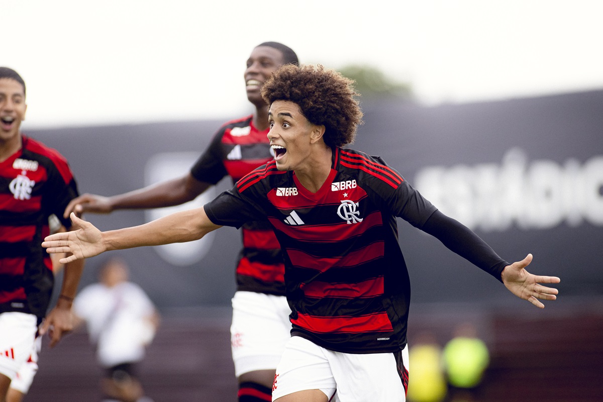 Flamengo goleia Athletico-PR em dia de Ryan Roberto e vence a primeira no Brasileirão Sub-17