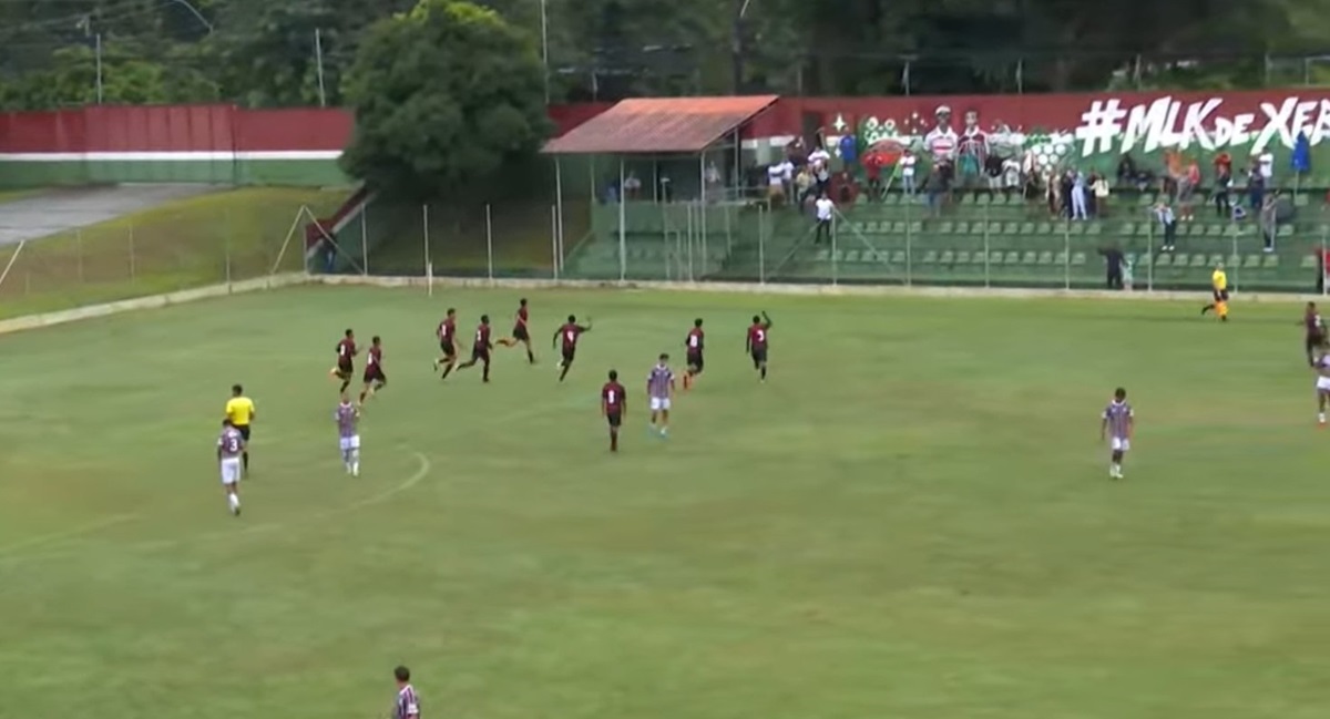 Flamengo e Fluminense empatam em jogo de duas viradas na Copa Rio Sub-16