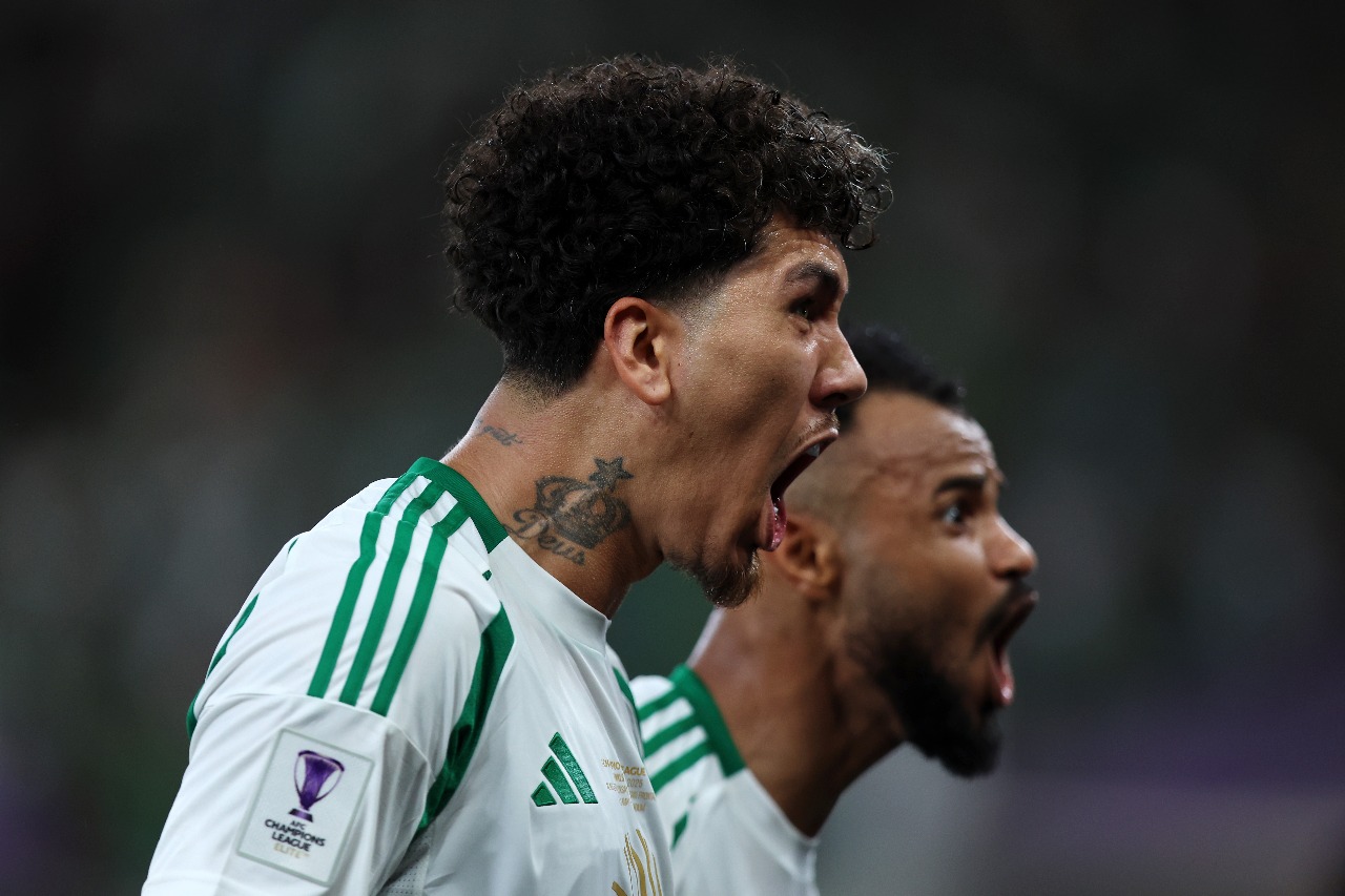 Especulado no Flamengo, Firmino brilha e conquista Champions da Ásia
