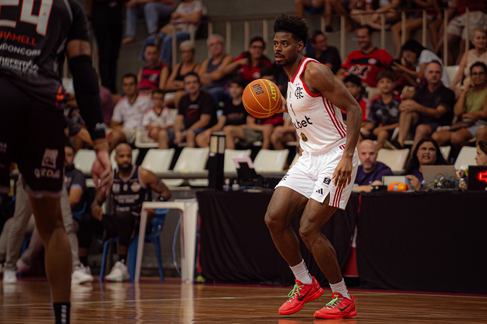 Irreconhecível, FlaBasquete perde para Corinthians no Jogo 2 das quartas do NBB