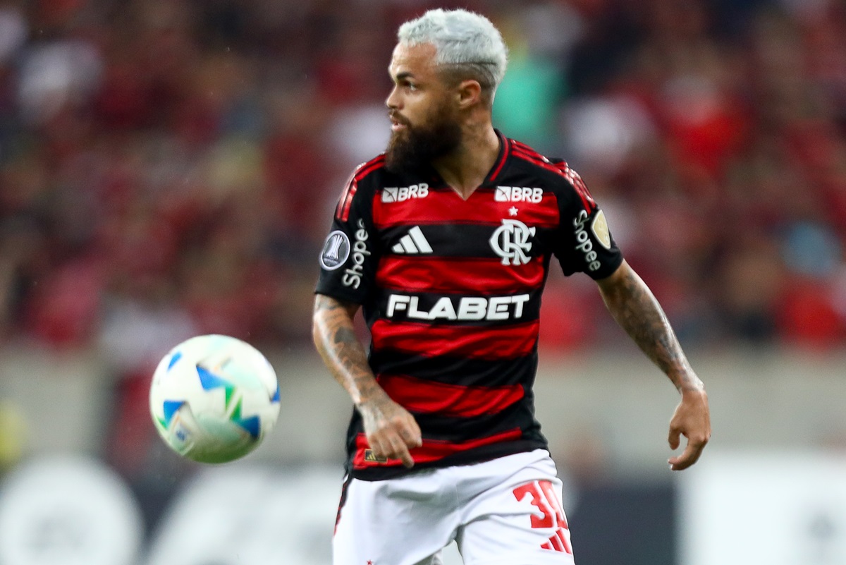 Michael em ação durante jogo do Flamengo contra a LDU, pela Libertadores 2025