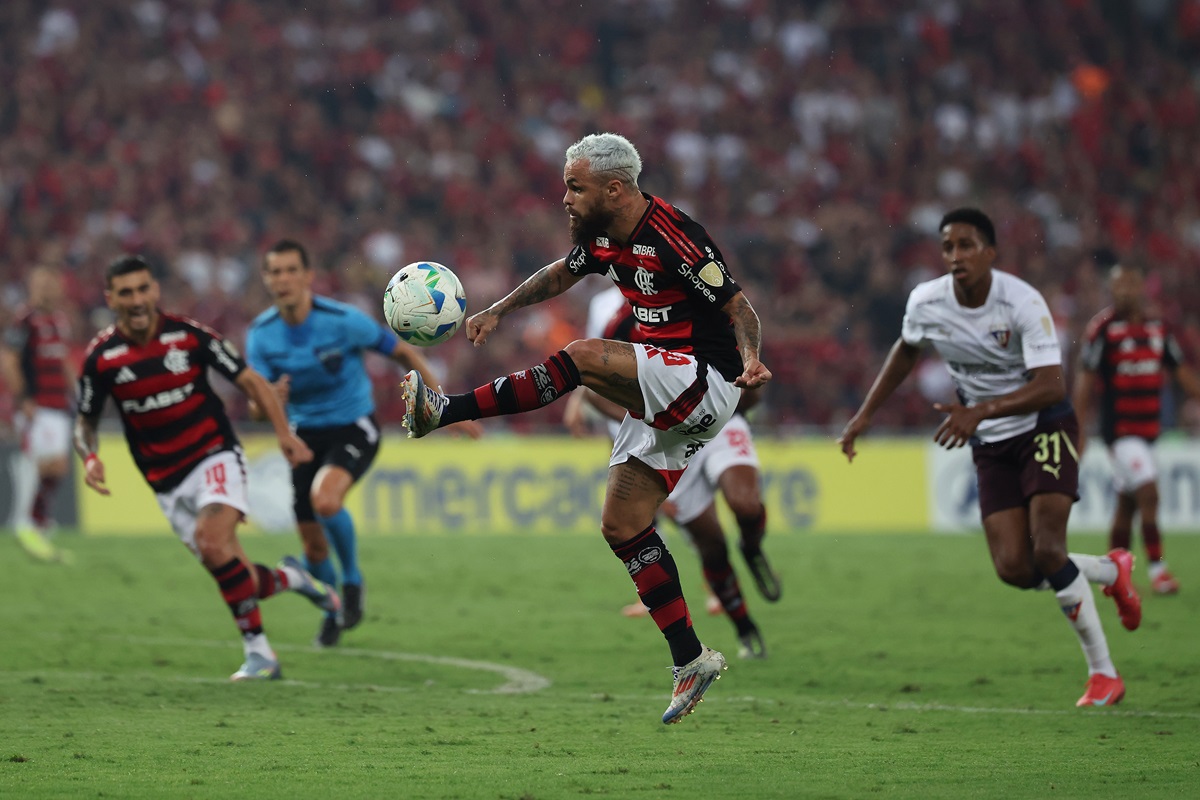 Torcida do Flamengo perde paciência com Michael após mais um jogo abaixo