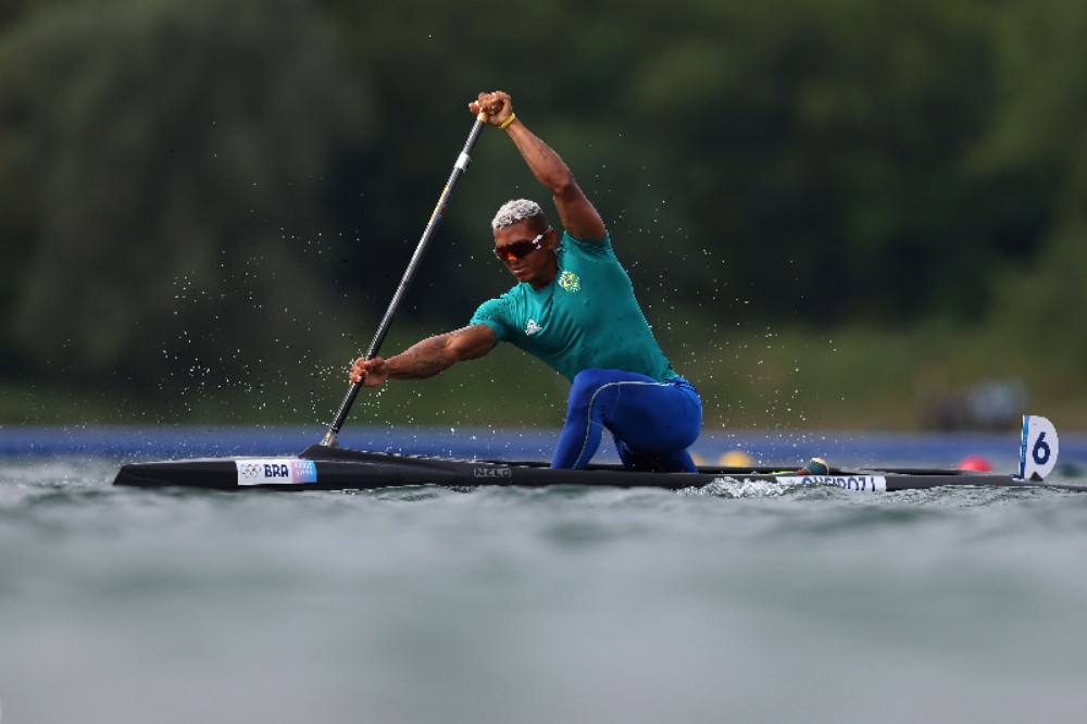 Isaquias chega à final dos 500m na Copa do Mundo de canoagem