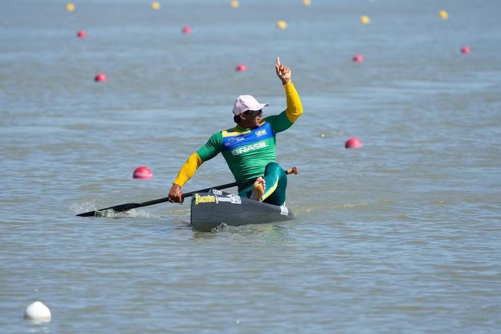 Isaquias Queiroz é ouro na Copa do Mundo de canoagem