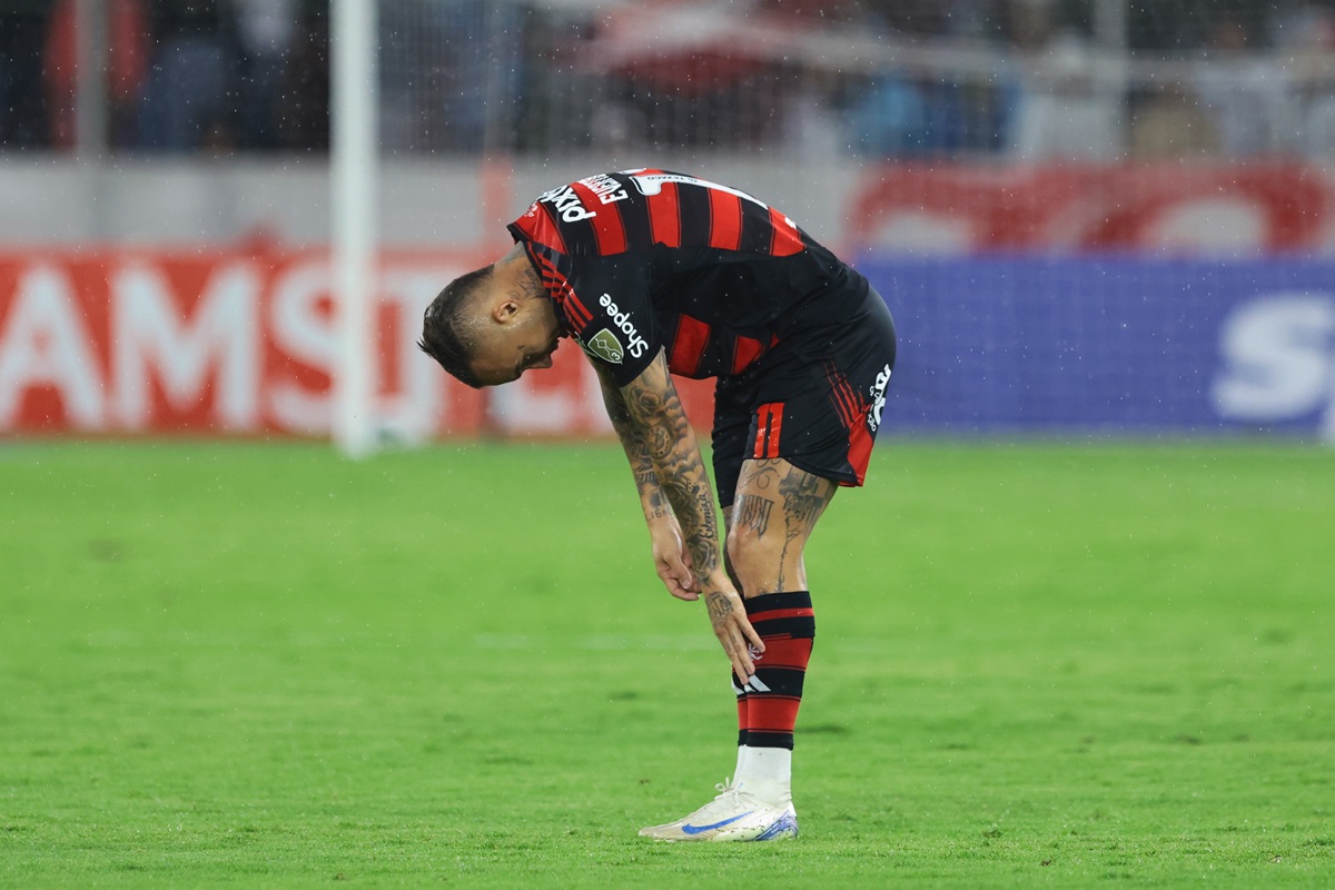 Flamengo emite boletim médico e detalha incômodos de Cebolinha, Varela e Plata