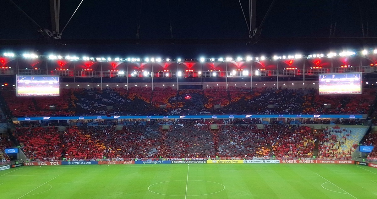 Nação vai à loucura com mosaico do Flamengo contra LDU: 'Absurdo de lindo'