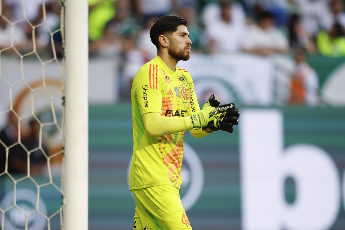 Rossi critica marcação de pênalti sem imagem clara e endossa crítica flamenguista a Ramon Abatti Abel