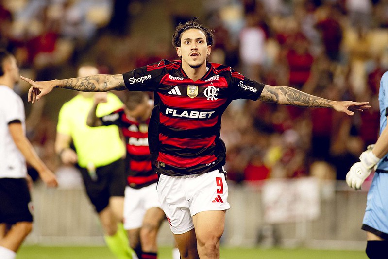 Pedro comemora seu gol diante do Botafogo-PB