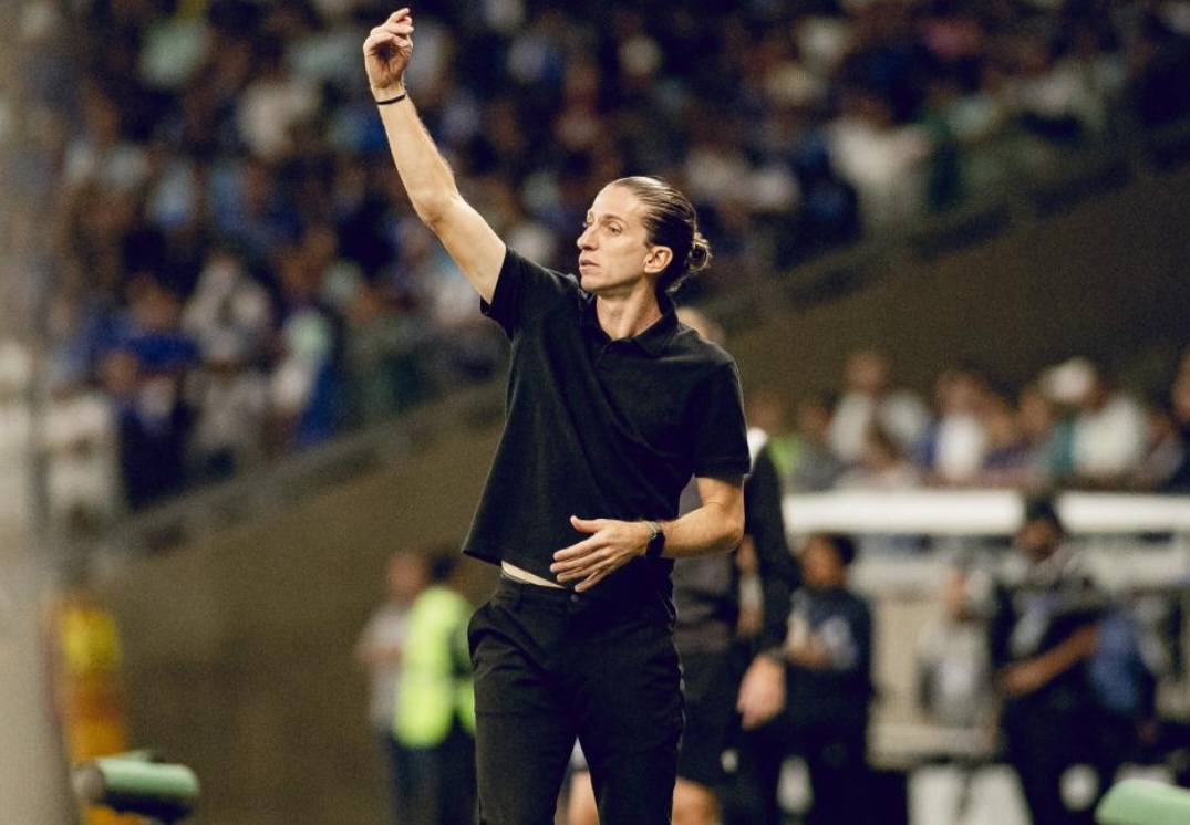 Mexeu mal? Analista mostra erros de Filipe Luís em Cruzeiro x Flamengo