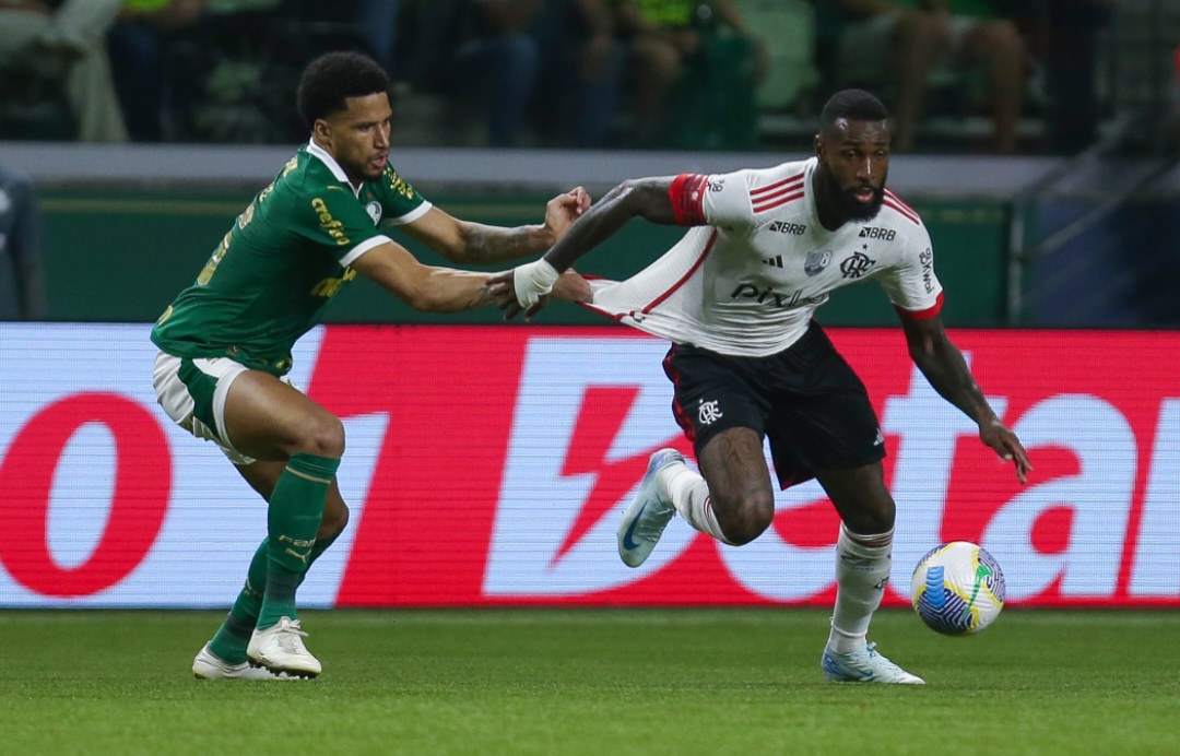 Flamengo visita Palmeiras precisando frear rival direto no Brasileirão