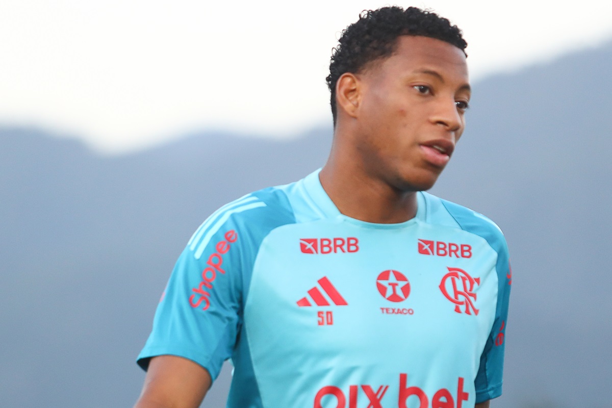 Plata volta a treinar e pode reforçar Flamengo contra Bahia