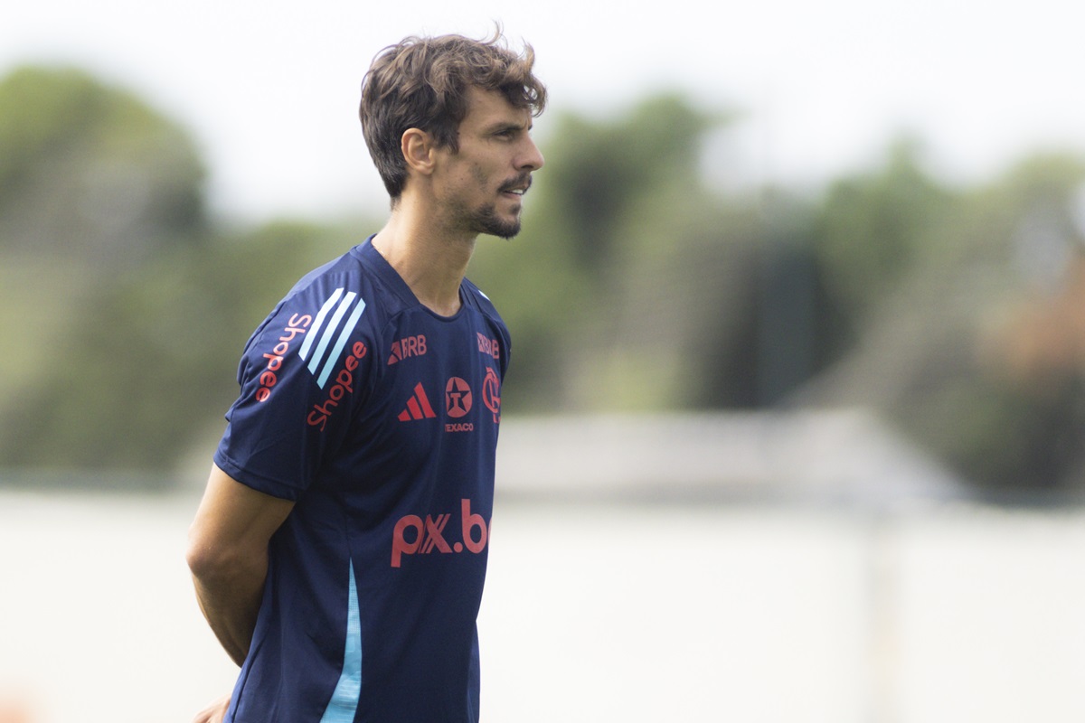 Rodrigo Caio celebra 'novo ciclo' no Flamengo: 'Mesma essência'
