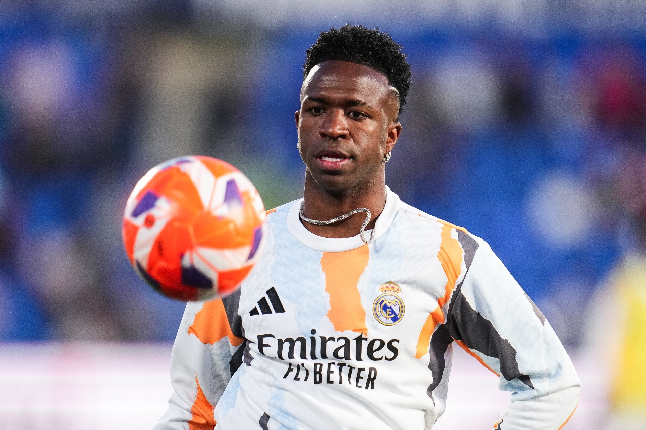 Vini Jr renova com o Real Madrid; valores ultrapassam meio bilhão de reais