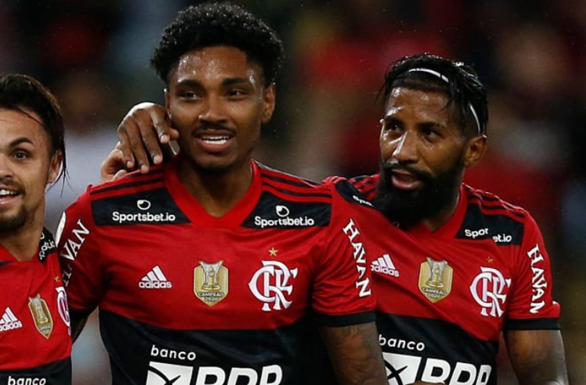 Vitinho é oferecido ao Botafogo e clube bate martelo sobre negociação