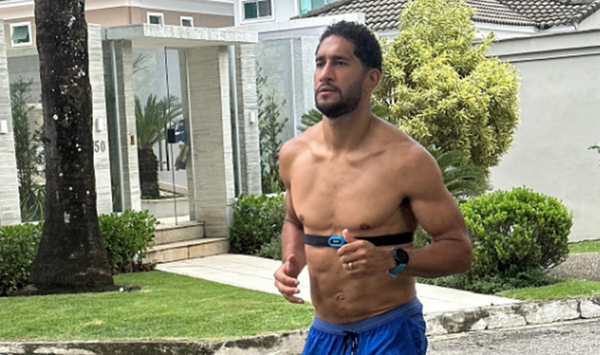 Sob contrato com Flamengo, zagueiro Pablo posta treino na rua