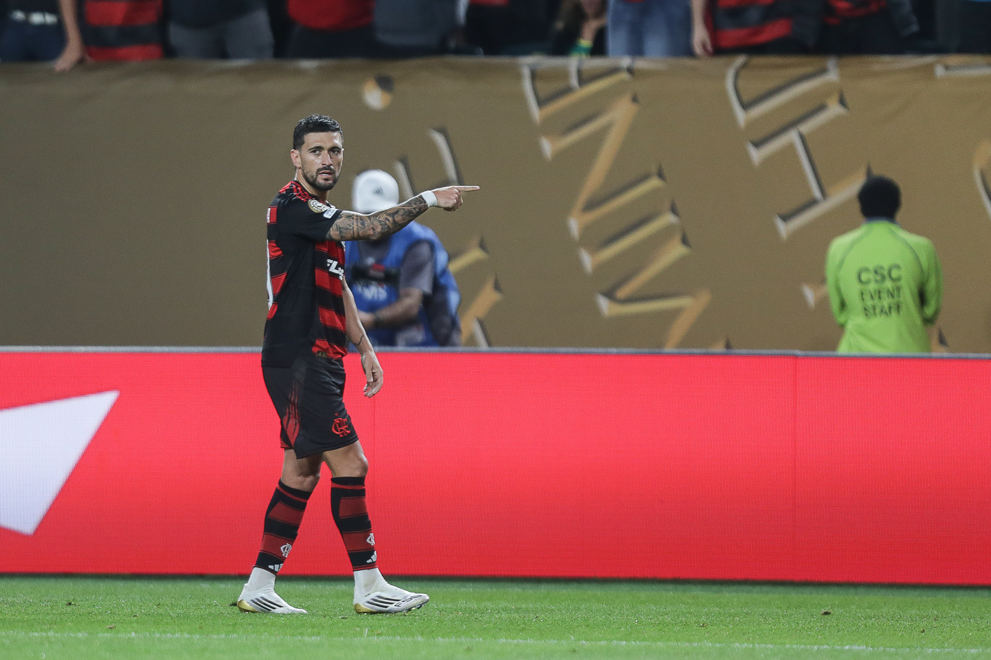 Jogador do Los Angeles FC responde de forma surpreendente sobre o Arrascaeta, do Flamengo