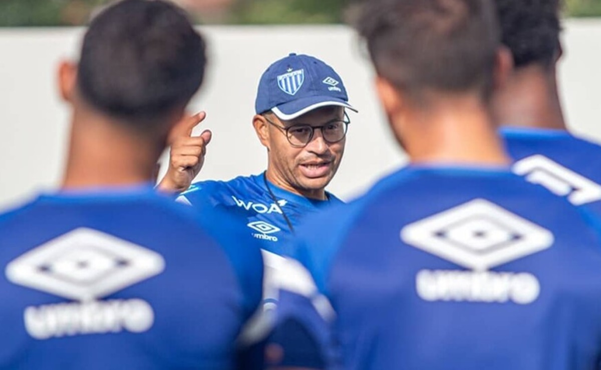 Operário-PR deve contratar ex-meia do Flamengo como novo treinador
