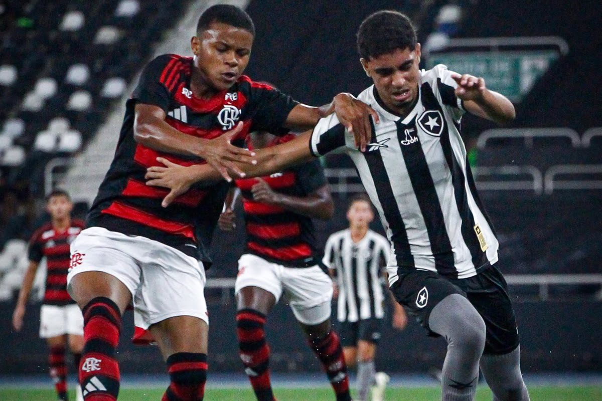 Com chuva de gols, Flamengo sai atrás do Botafogo na final do Carioca Sub-17