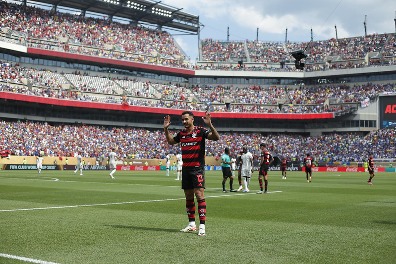 Danilo não vê surpresa em vitória sobre Chelsea: 'Recado pro mundo'
