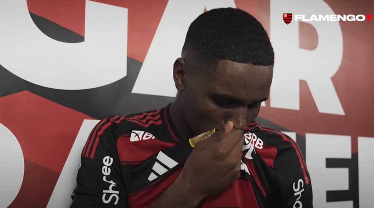 Evertton Araújo beija escudo do Flamengo e revela para quem dedicou gol