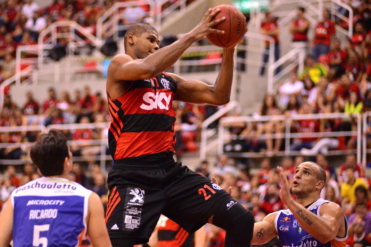Ex-FlaBasquete, Cristiano Felício é anunciado por rival