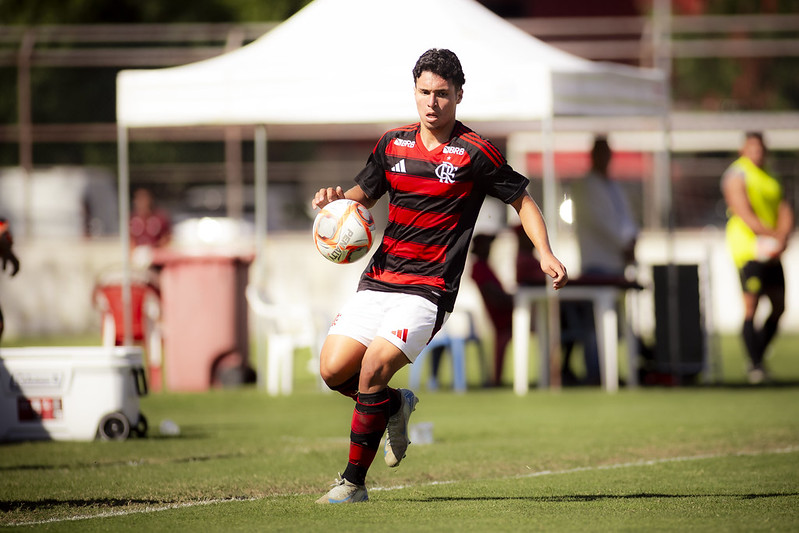 Flamengo vence Cuiabá e salta para zona de classificação do Brasileirão Sub-17
