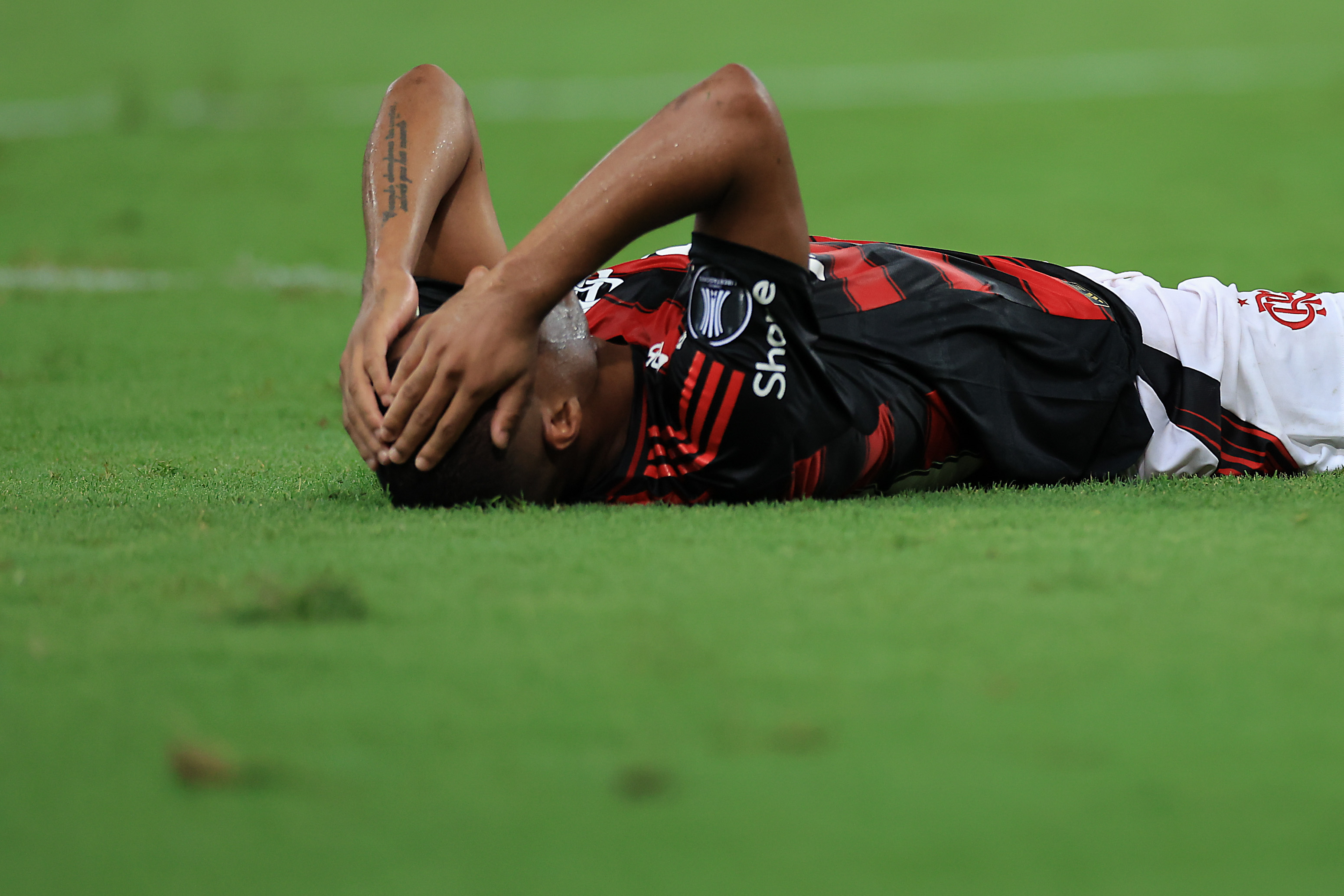 Desfalque de novo? De La Cruz não treina e pode não jogar contra o Bayern