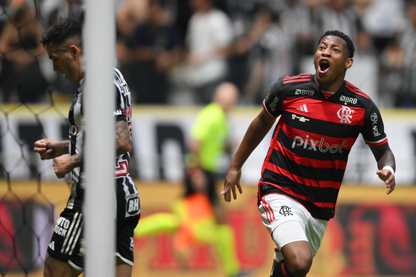 Gonzalo Plata comemora gol do título do Flamengo sobre o Atlético-MG na Copa do Brasil