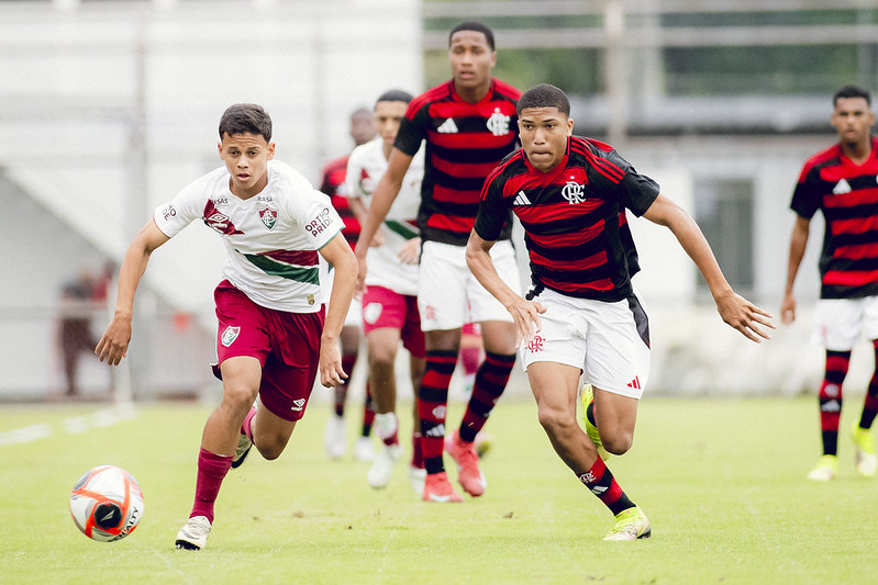 Flamengo vence Fluminense e larga na frente na final do Carioca Sub-15