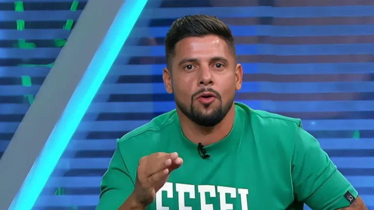 'Vai vencer bem', diz Cicinho sobre duelo do Flamengo contra o Los Angeles FC