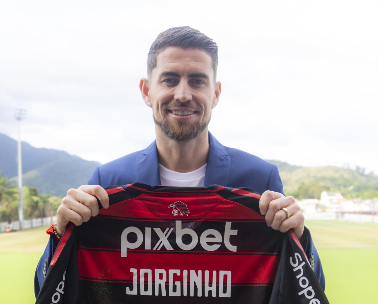 Jorginho recebe homenagem do Arsenal em despedida rumo ao Flamengo