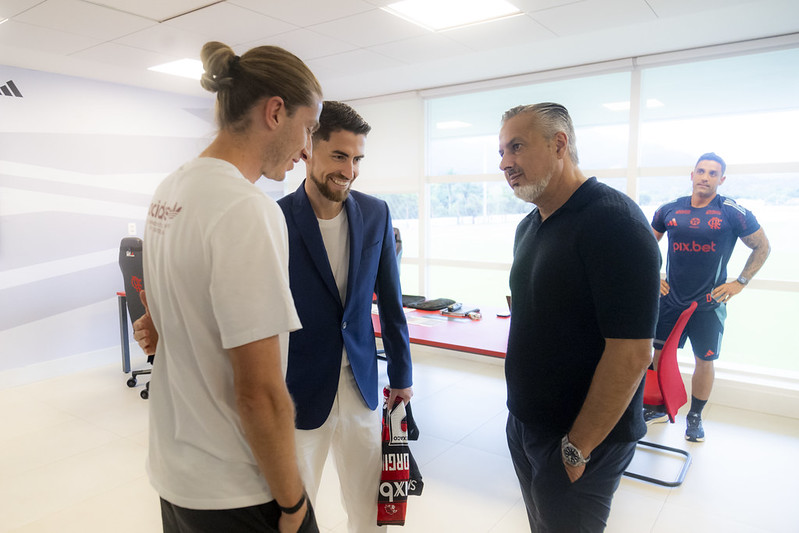 Flamengo divulga imagens do primeiro dia de Jorginho no clube; veja