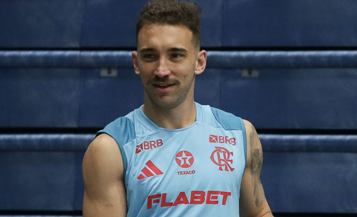 Léo Ortiz detalha postura de Jorginho nos bastidores do Flamengo