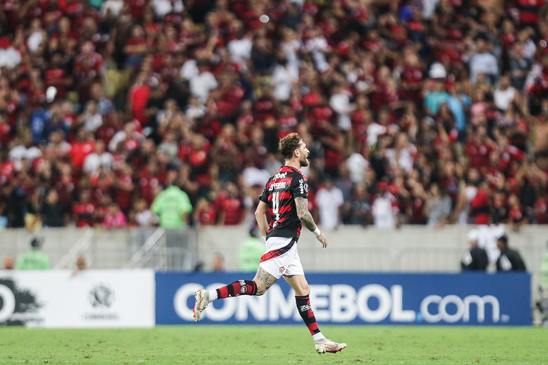 Libertadores: Léo Pereira é eleito 'Herói da Semana' pela Conmebol