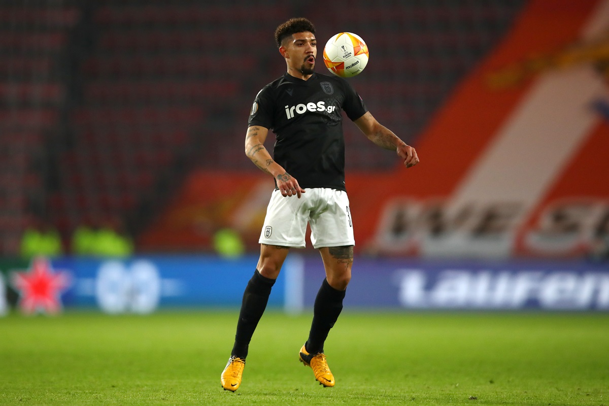 Douglas Augusto em jogo do PAOK