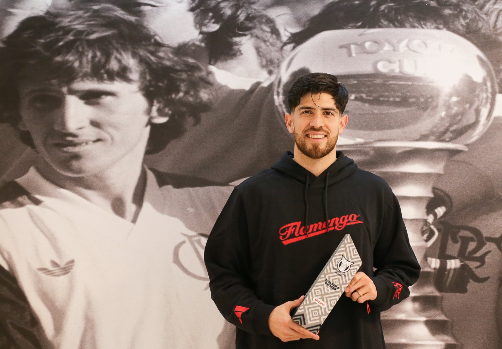 Rossi recebe prêmio de melhor goleiro  do Brasileirão em maio