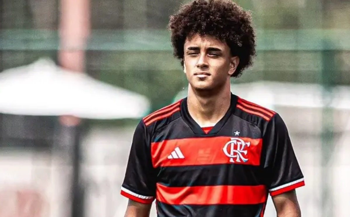 ryan roberto em jogo da base do flamengo