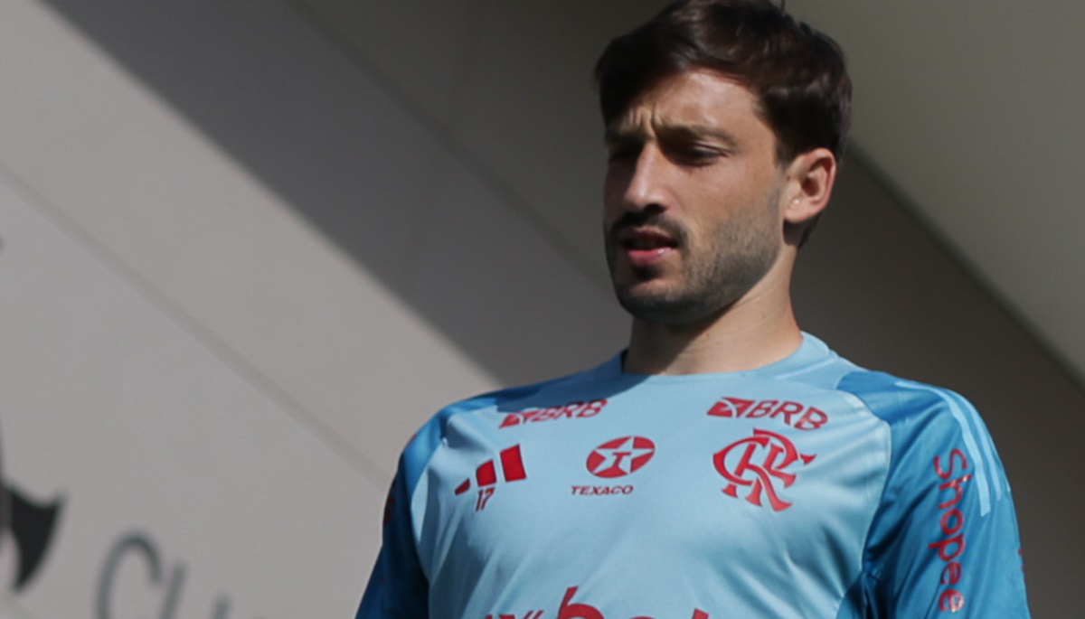 Matías Viña é relacionado pela primeira vez por Filipe Luís no Flamengo