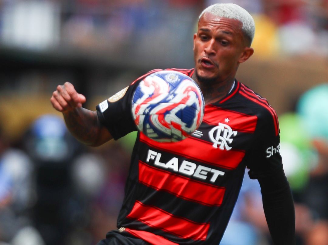 Roma quer tirar Wesley do Flamengo nos seus moldes; veja o cenário