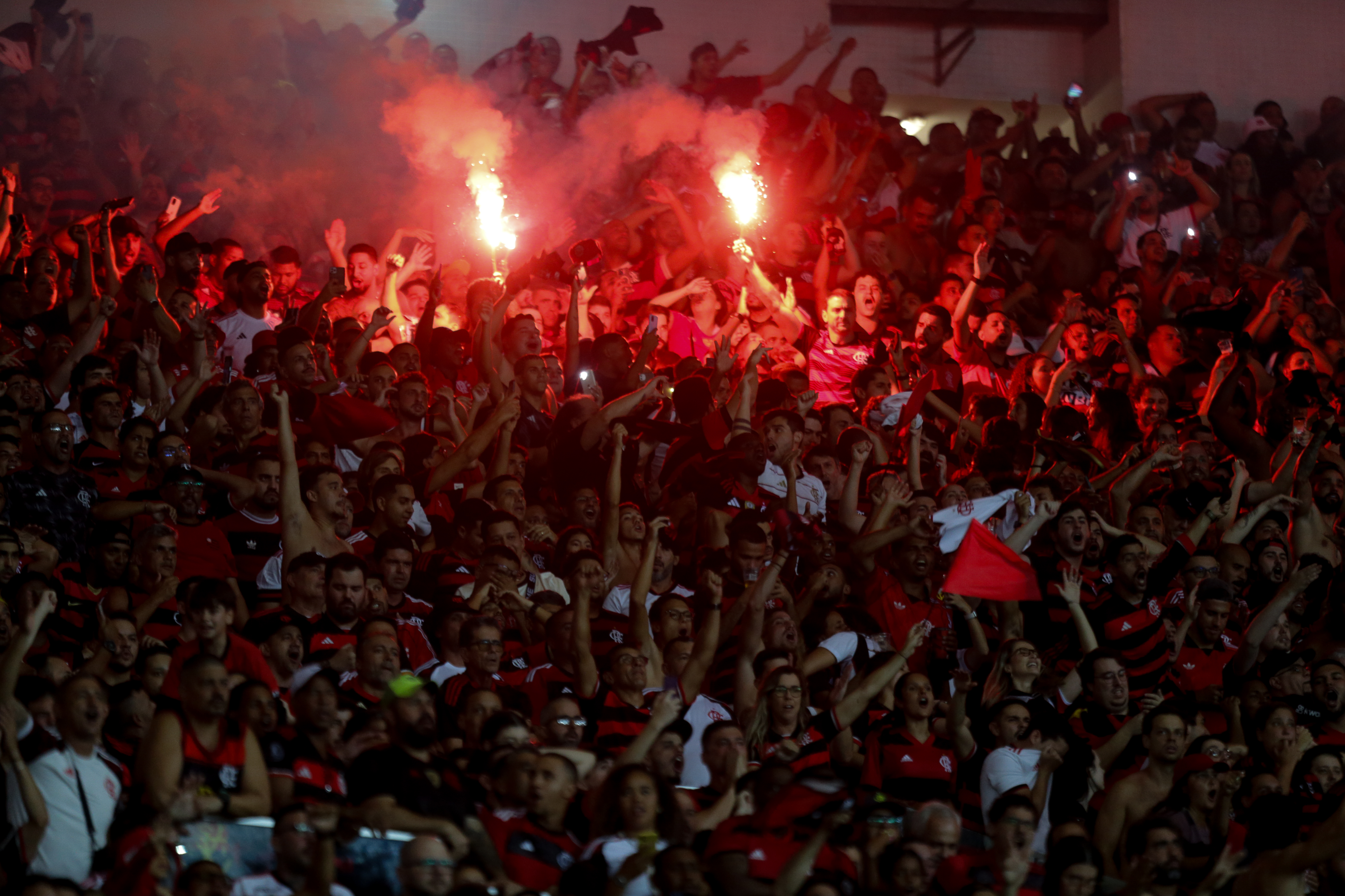 Nação mentirosa? Carlos Alberto provoca torcida do Flamengo