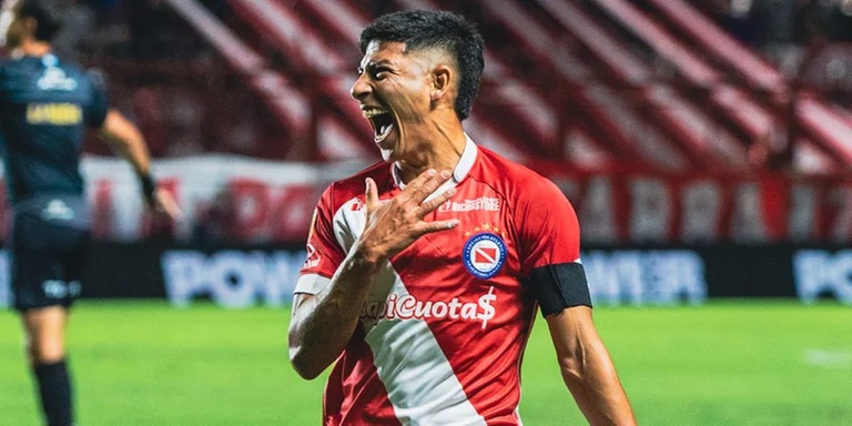 Inter oferece mais de R$ 21 milhões por volante uruguaio; clube gaúcho segue devendo Flamengo