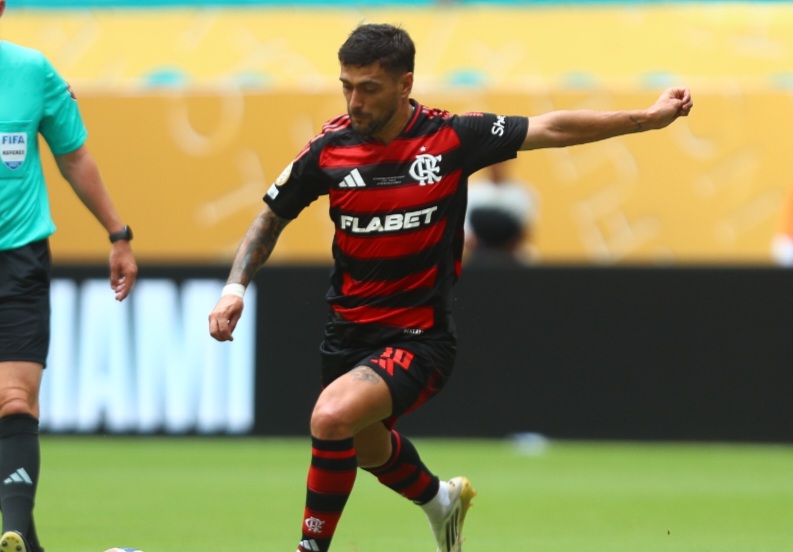 Arrascaeta deseja renovar e estafe intensifica tratativas com Flamengo